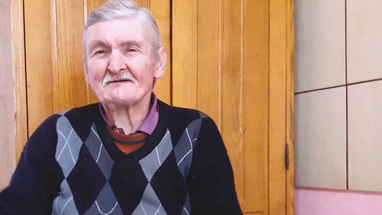 Dal kívánt fiatal ember egyedülálló és ingyenes