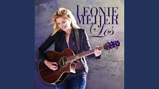 Video thumbnail of "Leonie Meijer - Liever De Leegte"