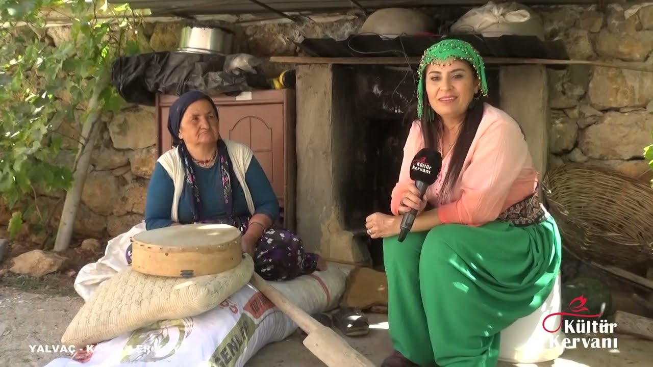 Gelin Arabam Kamyon Oldu. Tezek Yapıyorum  Def Çalıp Türkü Söylüyorum Köyde Yaşamayı Seviyorum.