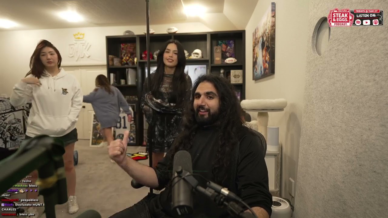 Valkyrae, Fuslie and xChocoBars visit Esfand and use his setup to RP