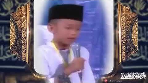 طفل من إندونيسيا يبكي عند قرائتها للقرآن الكريم مأثر _جدا
