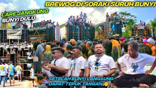 Lare jangkung sruk duluan.  penonton soraki brewog agar di bunyikan & langsung dapat tepuk tangan.