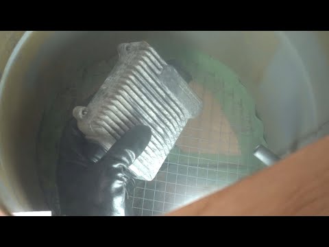 ECUの清掃【PCX125 JF28】 - YouTube