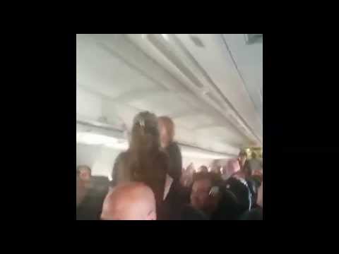 პილოტმა ფრენის დროს სტიუარდესას ხელი სთხოვა - საინტერესოა, რას ფიქრობენ ამ დროს მგზავრები