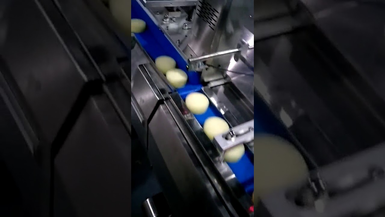 Automatic cupcake flow pack wrapping machine for moon cake, cup cake, biscuit