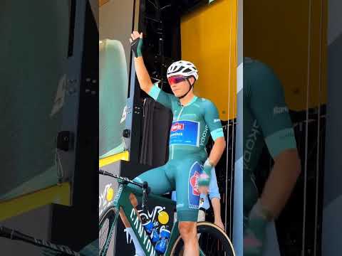 Video: Alpecin-Fenix Тур де Франс командасынын презентациясында Раймонд Пулидорго таазим этет
