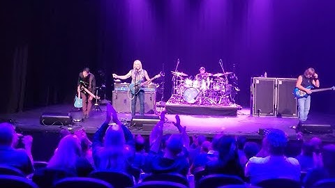 Majorly Up by The Steve Morse Band on Sun. 10/19/25 in Lititz PA (video 4 of 13)