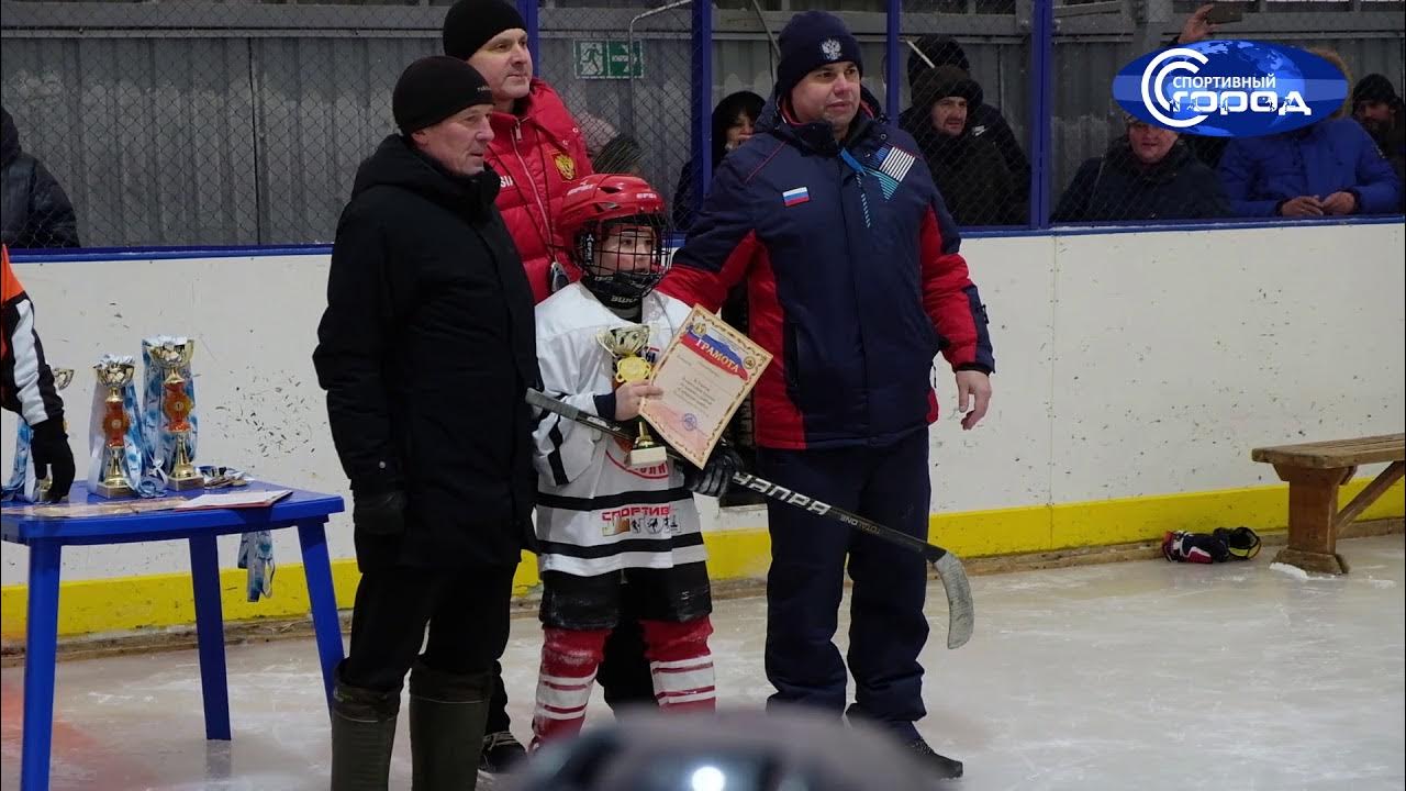 хоккей дети 2011. турнир хоккей детский. новый год хк стрижи новосибирск. форвард детский хоккейный клуб 2012 год. ак буре хоккейная команда.