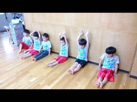 柔軟体操 壁を使ってのストレッチング各種 ボーイズキッズダンシング 月曜日クラス キッズガーデン武蔵小杉教室