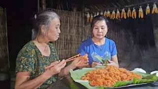 Download Lagu Tuyet and her mother made gac soup with beautiful colors. MP3