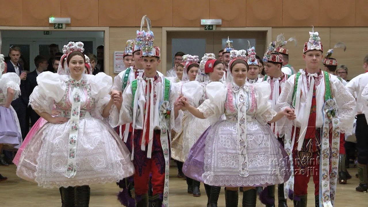 Krojový ples v Hlohovci letos lákal na českou besedu