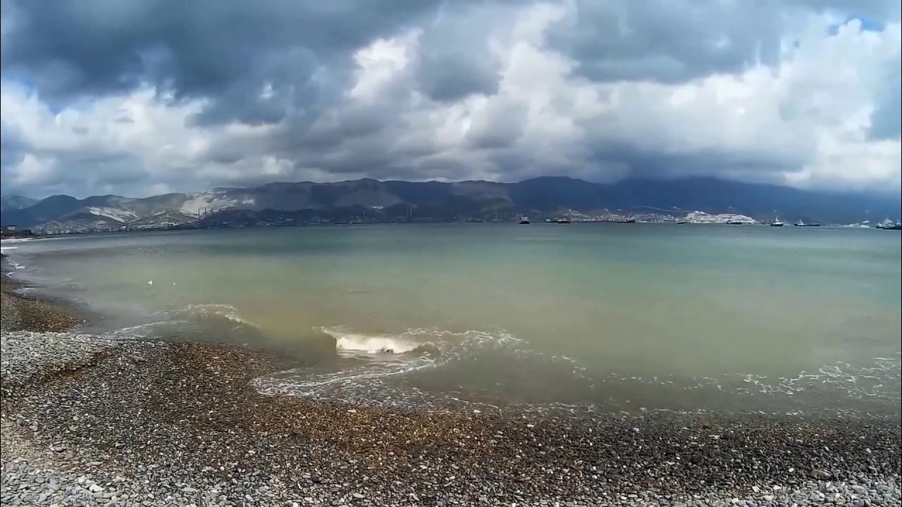 Погода новороссийск вода в море. Черное море Новороссийск. Море в Новороссийске сейчас. Виюу море Новороссийск. Новороссийск море фото.