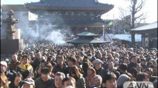 成田山新勝寺、川崎大師　初詣客でにぎわう（10/01/01）