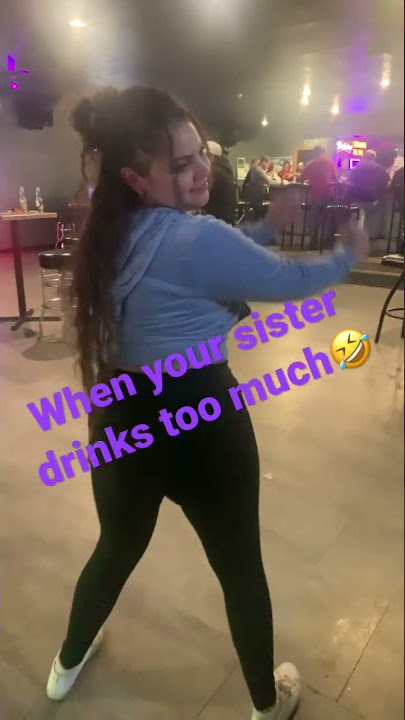 Gadis-gadis mabuk sedang menari