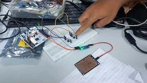 Automatic Rain-Sensing Wiper System using STM32