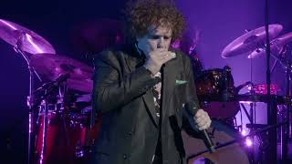 Video thumbnail of "RAINING IN MY HEART - Leo Sayer - Live in Concert"