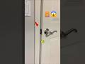 😳 La porte qui se ferme toute seule… réel ou impossible ?!#shorts