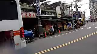 701路線公車行經光榮街口(西元2020年04月04日)