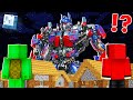 OPTIMUS PRIME Transformers Titan vs JJ and MIKEY at 3:00am ! - in Minecraft Maizen