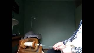Vintage Dutch spinning wheels: Louet S10 spinning