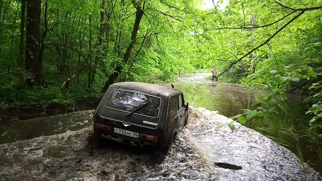 Нива едет по грязи - 80 фото