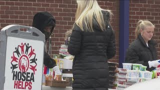 Hosea Helps feeding families Christmas dinner in metro Atlanta