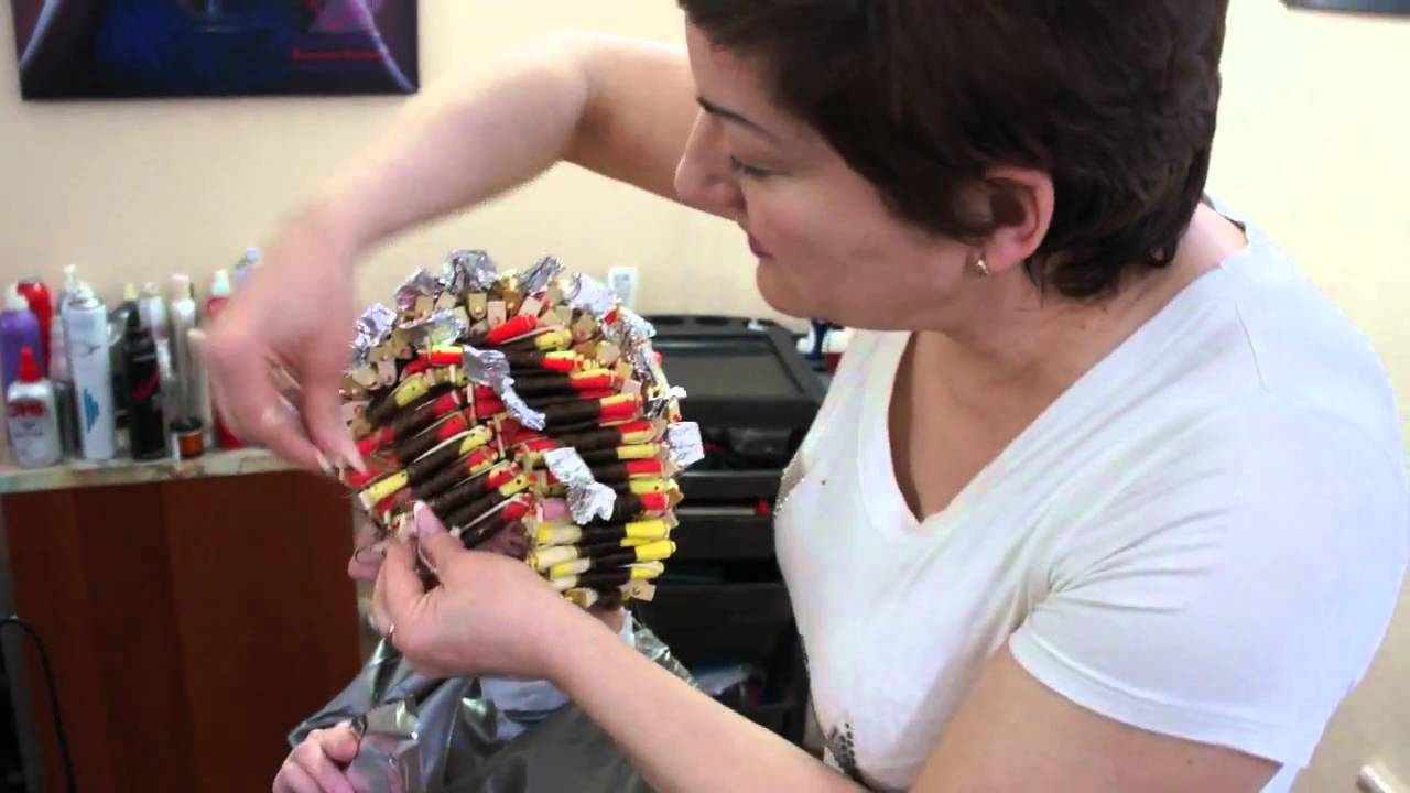 Киев  Апрель 2011г  Студия завивки Валентины Антоненко  Накручивание бигуди