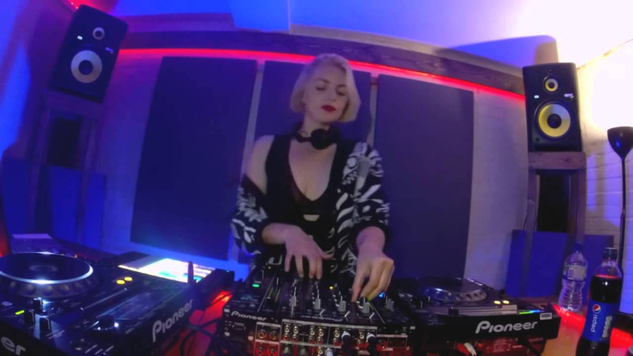 Watch Kamikaze Space Programme feat. Emika – Choke @ Emika Live Set Data Transmission LDN on YouTube Watch Kamikaze Space Programme feat. Emika – Choke @ Emika Live Set Data Transmission LDN on YouTube