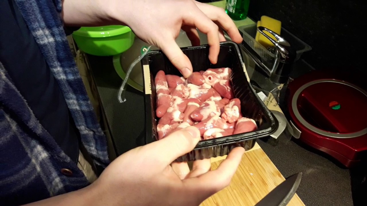 ⁣Вкусные тушеные куриные сердечки | Готовим с Робертом