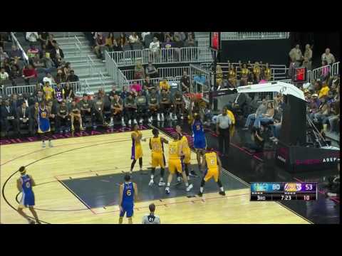 ზაზა ფაჩულიამ ერთი მოძრაობით \"ლეიკერსის\" კალათბურთელი \"მაწონზე\" გაუშვა