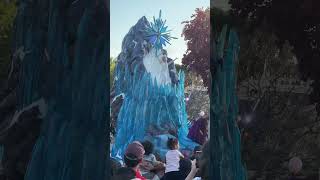 The Frozen Float at Disneyland Is So Beautiful #frozen #float #disneyland #princess