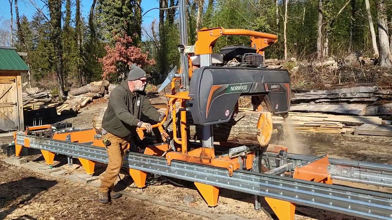 Клиент компании Black Oak, занимающийся лесопильным производством, демонстрирует результаты повто...