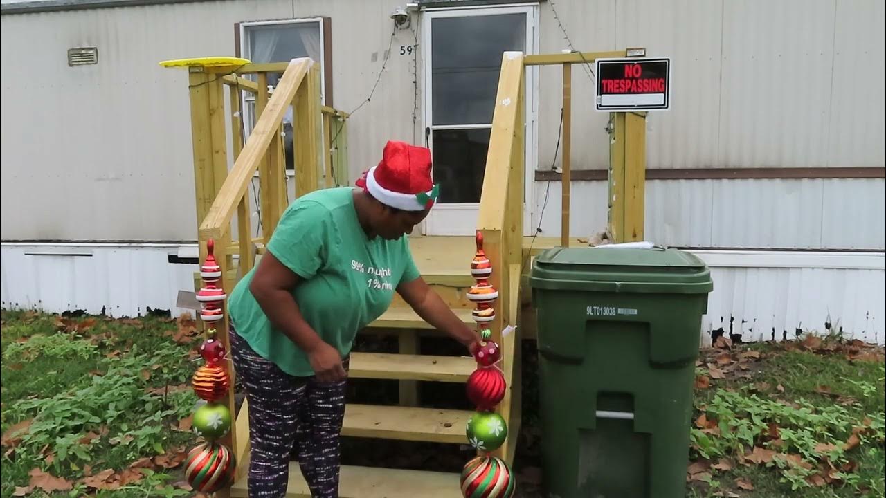 VLOGMAS DAY 8 / DECORATING OUTSIDE HOUSE YouTube