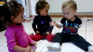 Trigêmeos - Crianças Brincando. Ou Seria, Brigando?
