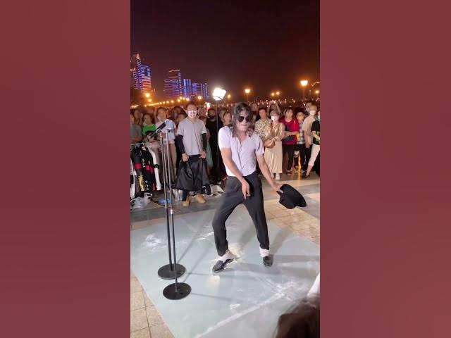 Michael Jackson's BEAT IT(dance remix) street performance - Impersonator CAI JUN #vlogmusic