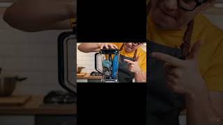 challenge dla ai:film z człowiekiem robiącym fancy smoothie