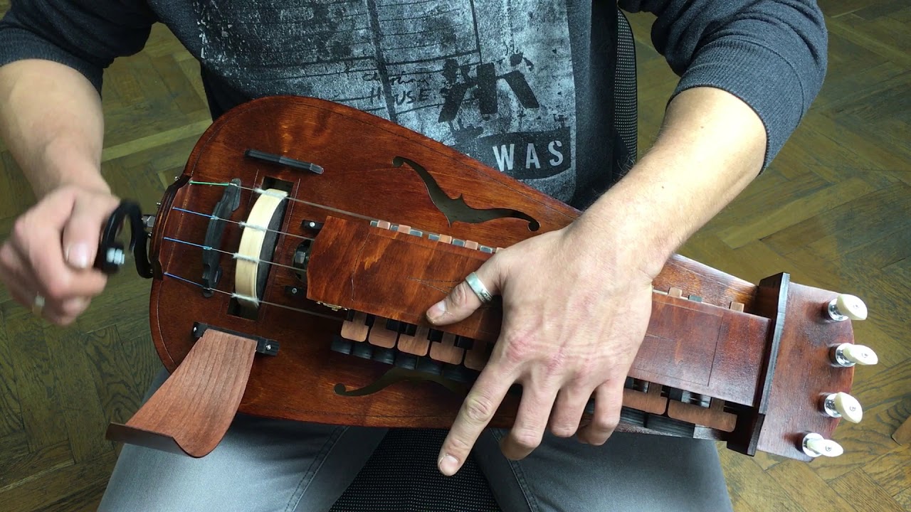 Handmade Hurdy-Gurdy - 21 keys