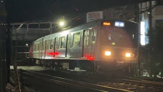 【E501系10両編成が約19年振りに上野へ!】E501系1000番台K704編成 「夜行E501系上野駅凱旋運行」勝田発上野行き日暮里駅付近の踏切を通過