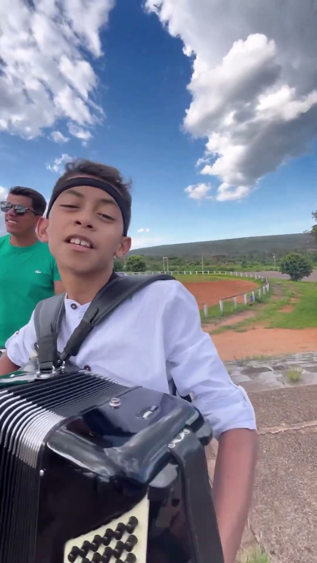 Bota esse Piseiro pra bombar música que vem conquistando o Brasil com Alejandro e seu pai #boanoit