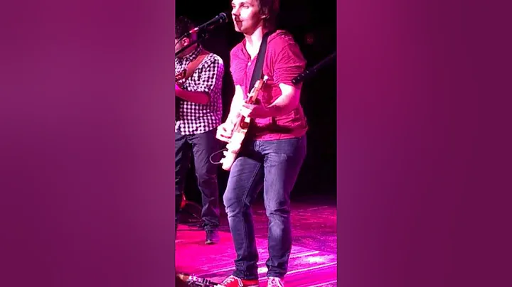20140122 Charlie Worsham live singing Love Dont Di...