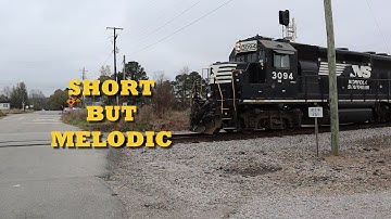 S02E117 Short But Melodic (Norfolk Southern, GP40-2, Road Slug, Beautiful Horn, Short Video)
