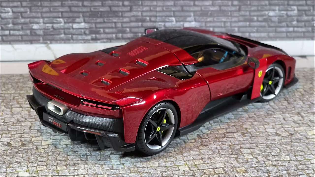1/18 Ferrari F80 in Rosso Supercar colour. Made by Bburago.