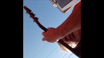 Lightning crashes (Live)