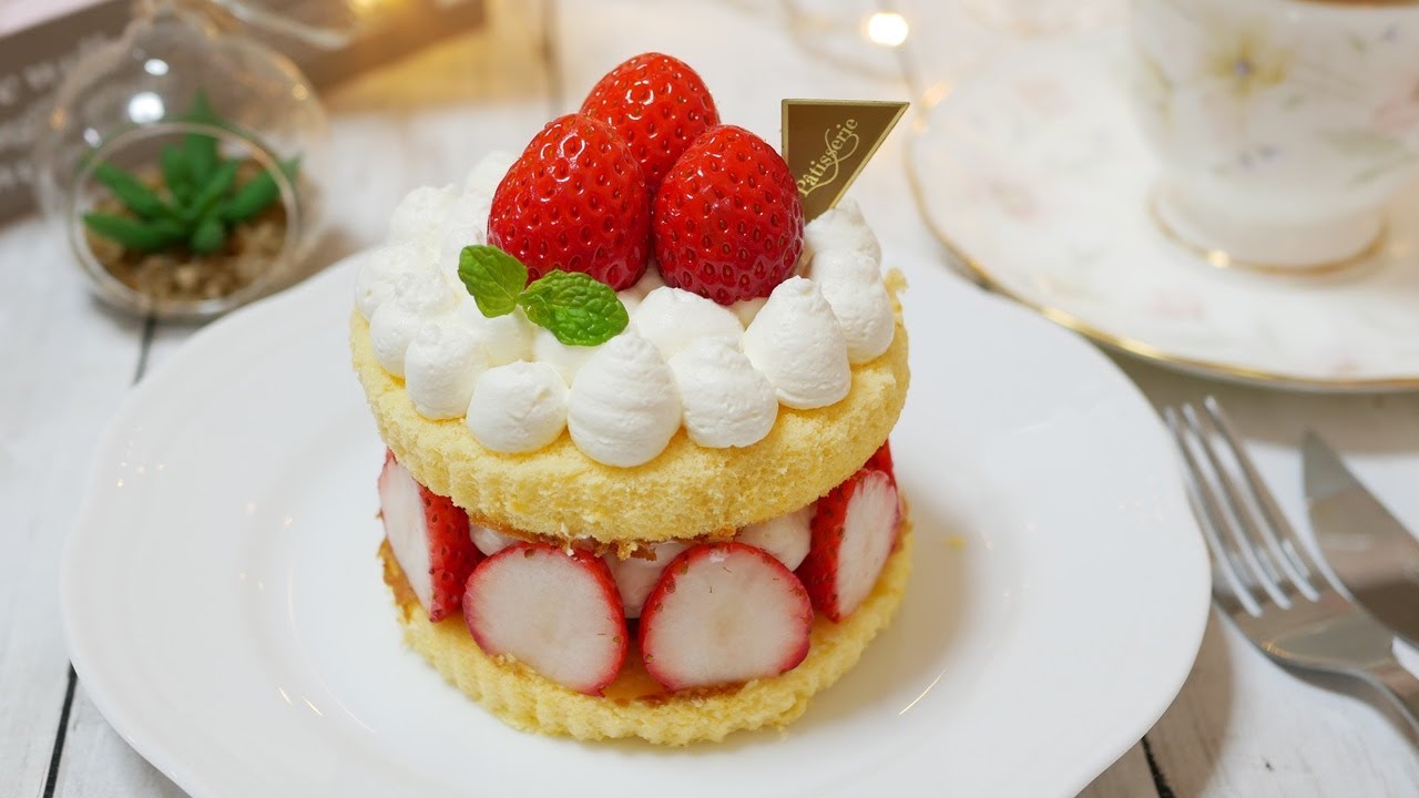 おひとりさま いちごたっぷりショートケーキ For One Person Cake With Plenty Of Strawberries Youtube