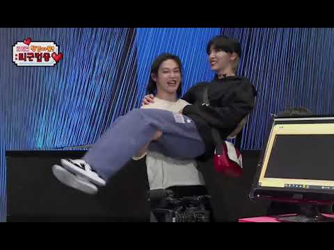Dazzling entry of ONEUS 😂😂🥰seoho holding his arms out for geonhak