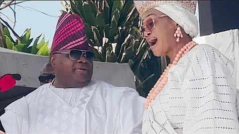 Full Drama Of How Remi Tinubu Confronted Governor Adeleke On Stage At The Ooni Of Ife’s Anniversary.