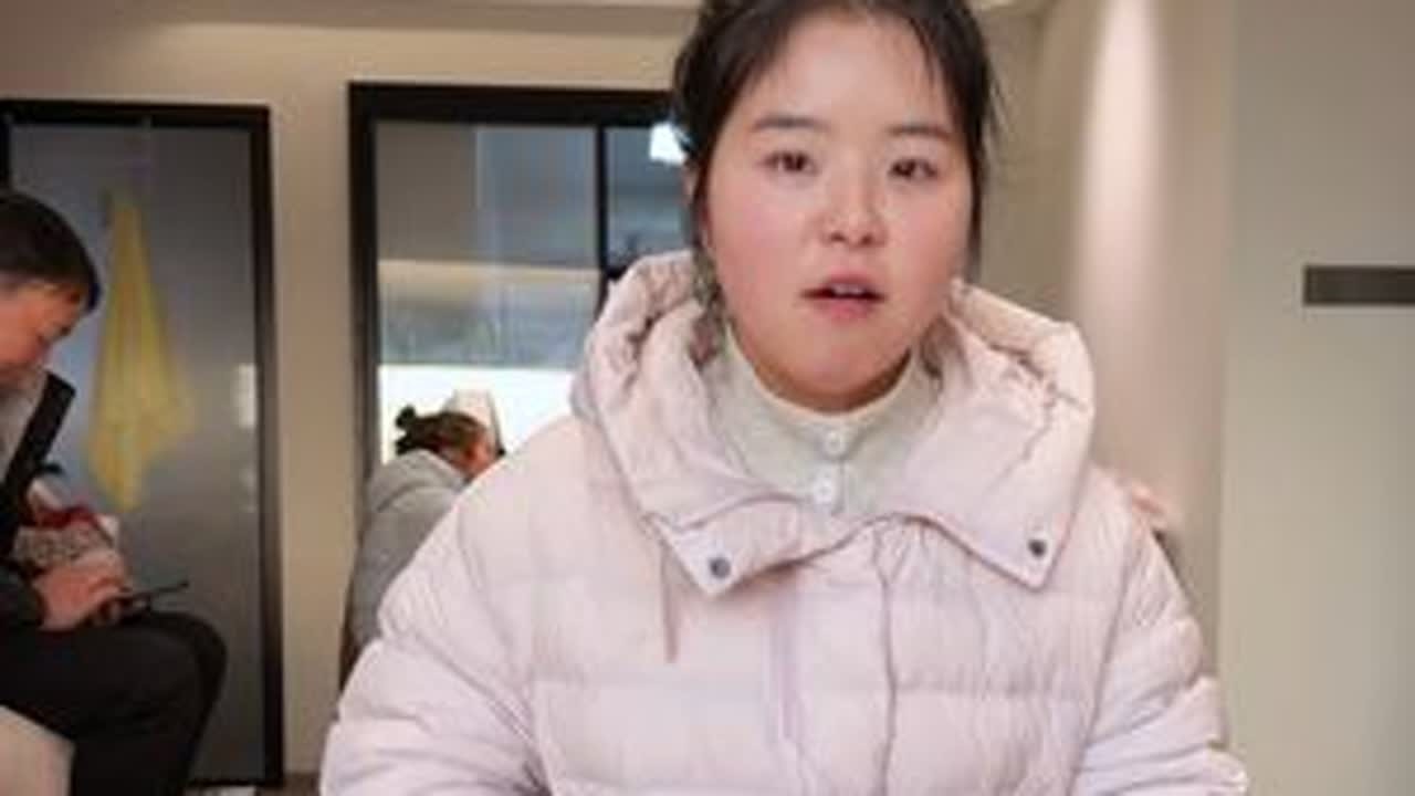 准备回汉源过年啦，买点核桃带上，走之前再去烤肉店看看帮帮忙！ #骆驼山脉丑萌鞋