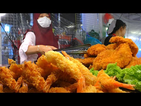 Bangkok Street Food. Best Thai Food at Central World Square Market. Thailand