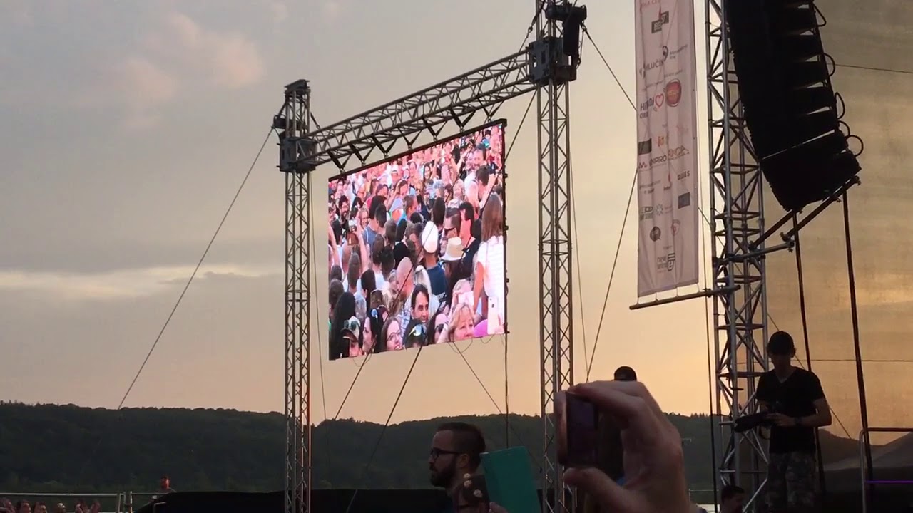 Tomáš Klus - improvizace u diváků - sterkovna open music