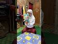 Dikasih Hadiah Boneka karena Juara Kelas